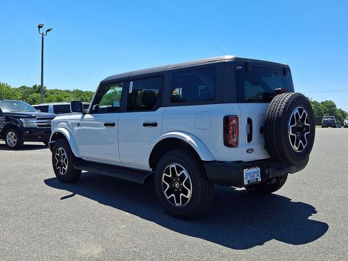 Oxford White 2026 Ford Bronco Outer Banks