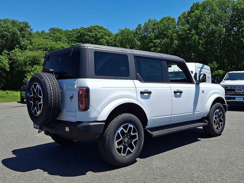 Oxford White 2026 Ford Bronco Outer Banks