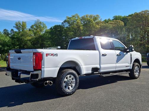 Oxford White 2024 Ford F-350 XLT