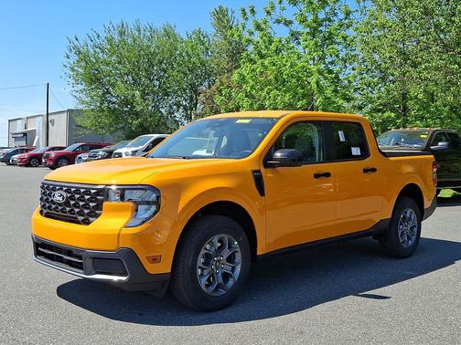 Orange Fury Metallic Tri-Coat 2026 Ford Maverick XLT