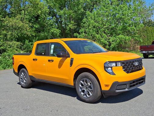 Orange Fury Metallic Tri-Coat 2026 Ford Maverick XLT