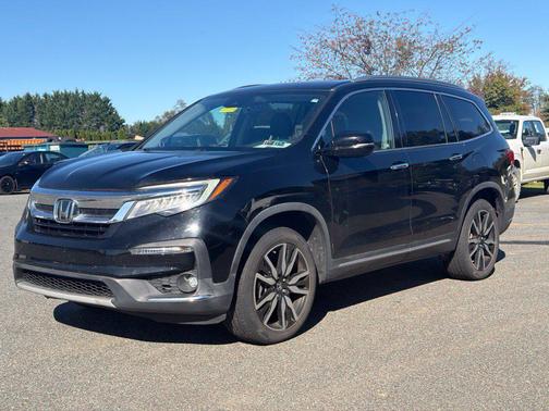 Crystal Black Pearl 2020 Honda Pilot Touring 8-Passenger