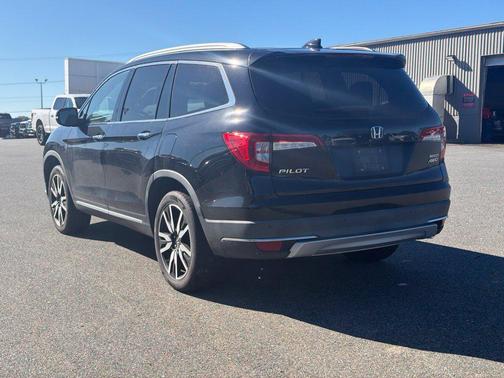 Crystal Black Pearl 2020 Honda Pilot Touring 8-Passenger