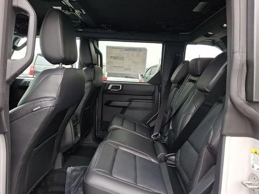 Avalanche Gray 2026 Ford Bronco Outer Banks