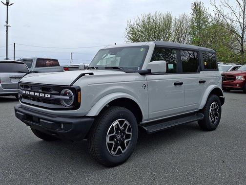 Avalanche Gray 2026 Ford Bronco Outer Banks