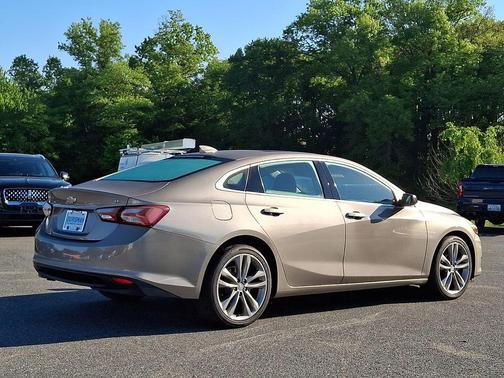 Mineral Gray Metallic 2022 Chevrolet Malibu FWD LT