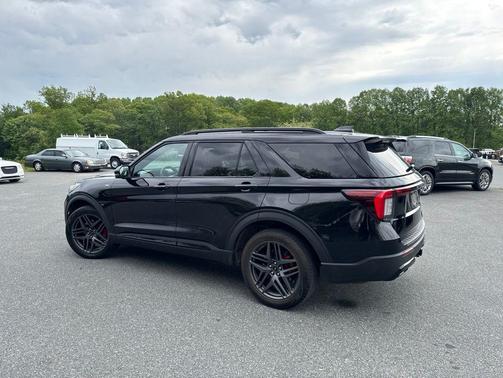 Agate Black Metallic 2025 Ford Explorer ST-Line