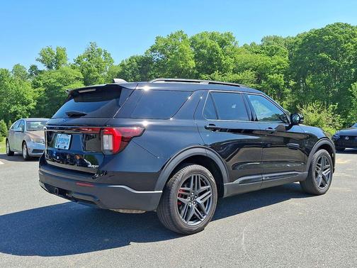 Agate Black Metallic 2025 Ford Explorer ST-Line