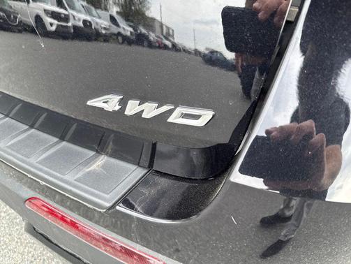Agate Black Metallic 2025 Ford Explorer ST-Line
