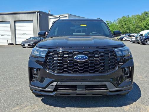 Agate Black Metallic 2025 Ford Explorer ST-Line