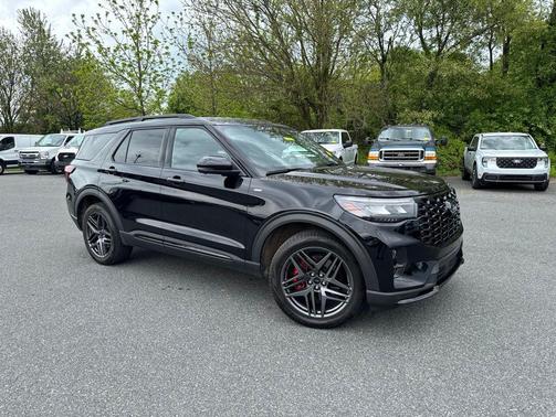 Agate Black Metallic 2025 Ford Explorer ST-Line