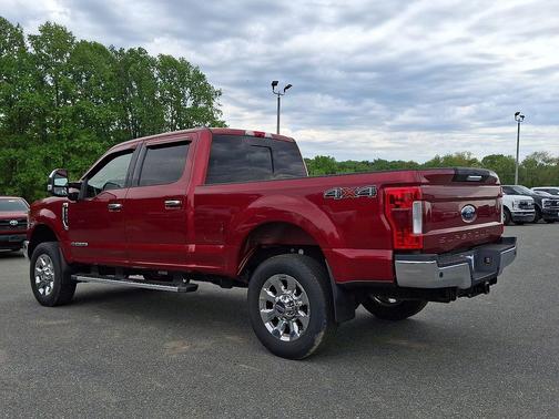 Ruby Red Metallic Tinted Clearcoat 2019 Ford F-350 Lariat