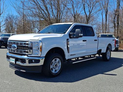 Oxford White 2025 Ford F-250 XLT