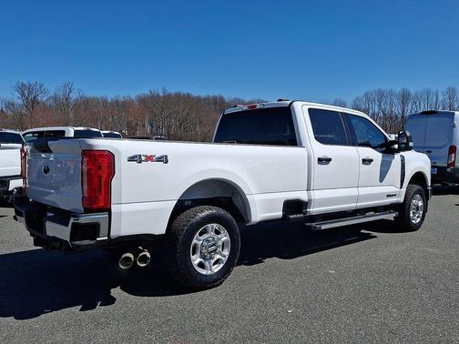 Oxford White 2025 Ford F-250 XLT
