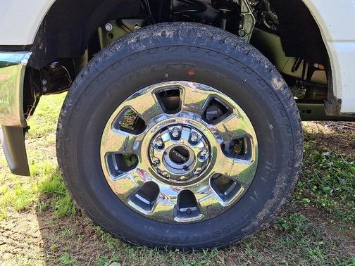 Star White Metallic Tri-Coat 2027 Ford F-350 Lariat