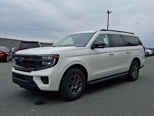 Star White Metallic Tri-Coat 2026 Ford Expedition Max Active 4x4