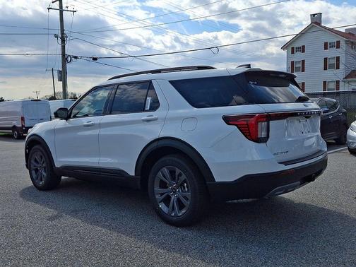 Star White Metallic Tri-Coat 2026 Ford Explorer Active