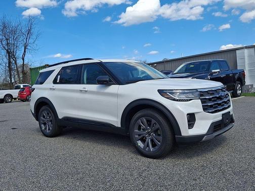 Star White Metallic Tri-Coat 2026 Ford Explorer Active