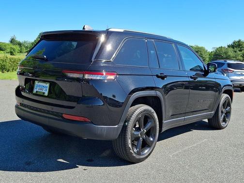 Diamond Black Crystal Pearlcoat 2025 Jeep Grand Cherokee Limited