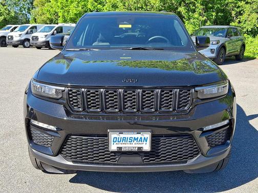 Diamond Black Crystal Pearlcoat 2025 Jeep Grand Cherokee Limited