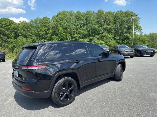 Diamond Black Crystal Pearlcoat 2025 Jeep Grand Cherokee Limited