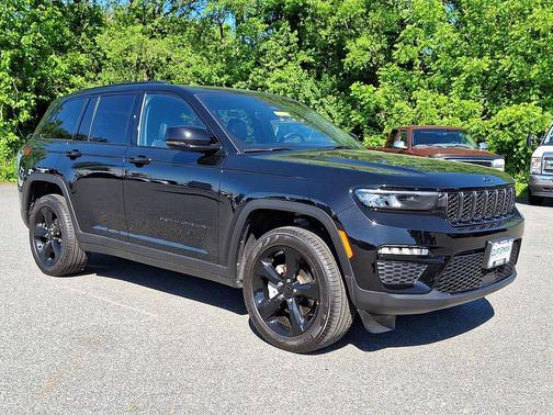 Diamond Black Crystal Pearlcoat 2025 Jeep Grand Cherokee Limited