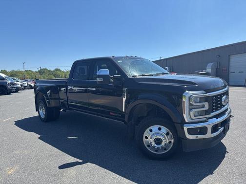 Agate Black Metallic 2025 Ford F-450 King Ranch