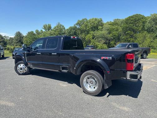 Agate Black Metallic 2025 Ford F-450 King Ranch