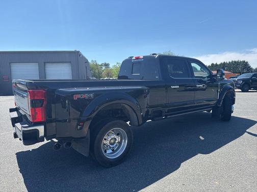 Agate Black Metallic 2025 Ford F-450 King Ranch