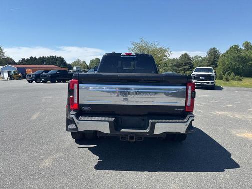 Agate Black Metallic 2025 Ford F-450 King Ranch