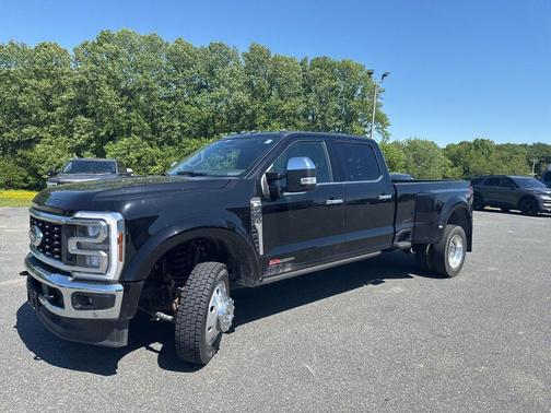 Agate Black Metallic 2025 Ford F-450 King Ranch