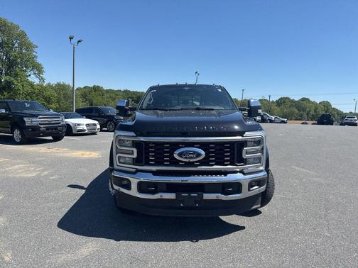 Agate Black Metallic 2025 Ford F-450 King Ranch
