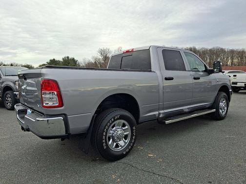 2023 RAM 3500 Tradesman Crew Cab 4x4 6'4' Box