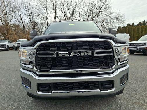 2023 RAM 3500 Tradesman Crew Cab 4x4 6'4' Box