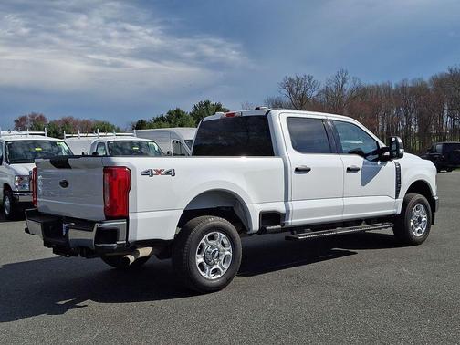 Oxford White 2025 Ford F-250 XLT