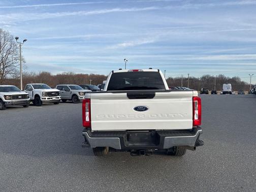 Oxford White 2025 Ford F-250 XLT