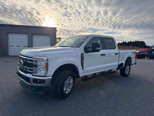 Oxford White 2025 Ford F-250 XLT