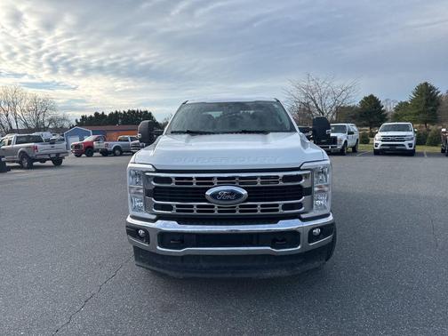 Oxford White 2025 Ford F-250 XLT