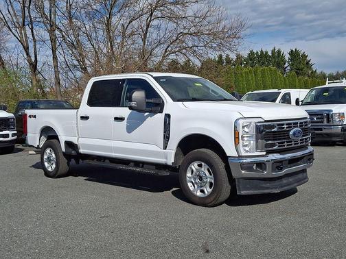 Oxford White 2025 Ford F-250 XLT