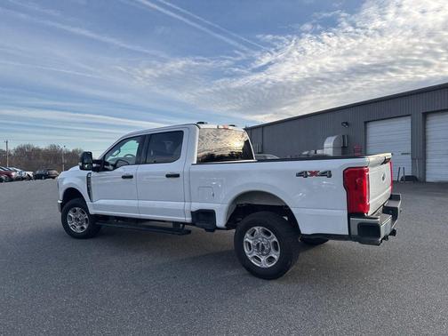 Oxford White 2025 Ford F-250 XLT