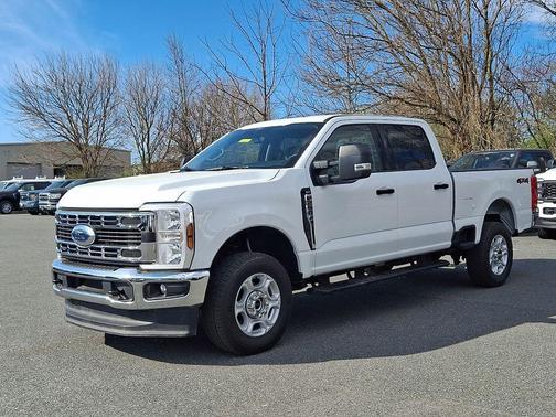 Oxford White 2025 Ford F-250 XLT