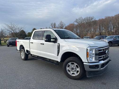 Oxford White 2025 Ford F-250 XLT