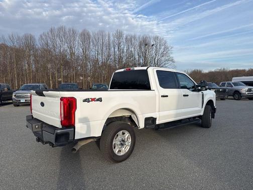 Oxford White 2025 Ford F-250 XLT
