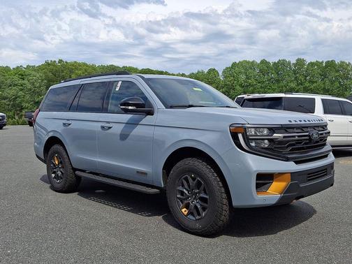 Glacier Gray Metallic Tri-Coat 2026 Ford Expedition Tremor