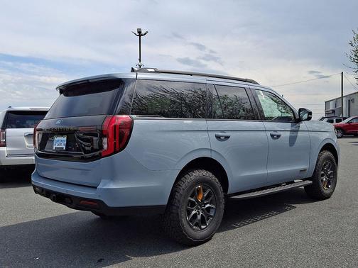 Glacier Gray Metallic Tri-Coat 2026 Ford Expedition Tremor