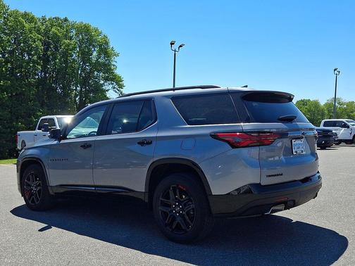 Sterling Gray Metallic 2023 Chevrolet Traverse Premier