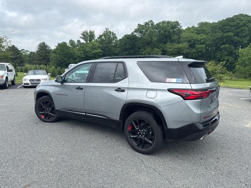 Sterling Gray Metallic 2023 Chevrolet Traverse Premier