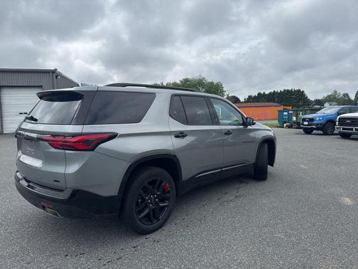 Sterling Gray Metallic 2023 Chevrolet Traverse Premier