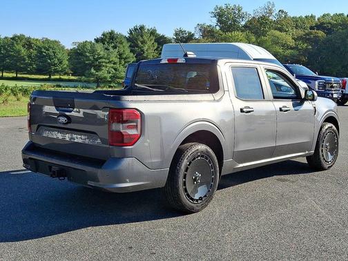 2025 Ford Maverick Lobo Standard