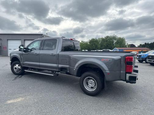 Carbonized Gray Metallic 2024 Ford F-350 Lariat